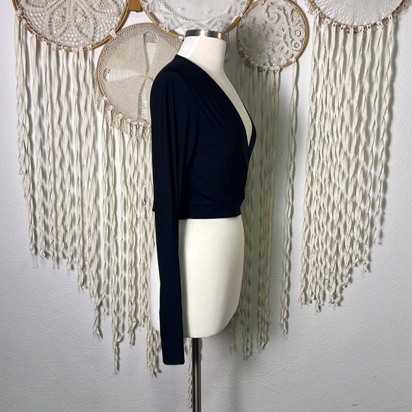 Commando Black Butter Wrap Long Sleeve Cropped Top with Thumb Holes M - Picture 3 of 11